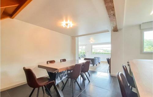 Ledinghem House | Lovely Home In Ledinghem With Kitchen
