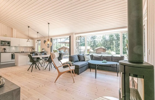 Dueodde House | Lovely home in Nexø with kitchen