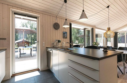 Dueodde House | Lovely home in Nexø with kitchen