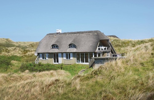 Grærup Strand House | Lovely home in Oksbøl with kitchen
