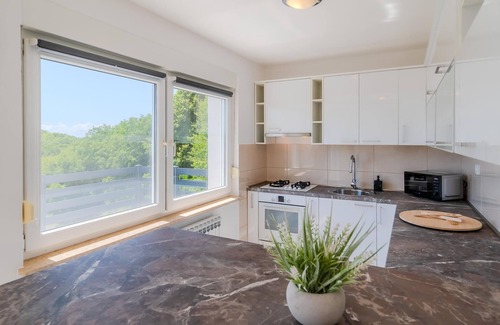 Jastrebarsko House | Lovely home in Paljugi with sauna