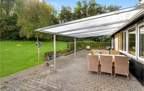 Floutrup House | Lovely Home In Roslev With Wifi