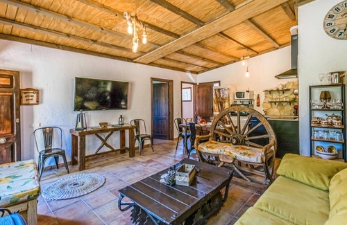 Iznajar House | Lovely home in Rute with WiFi