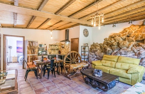 Iznajar House | Lovely home in Rute with WiFi