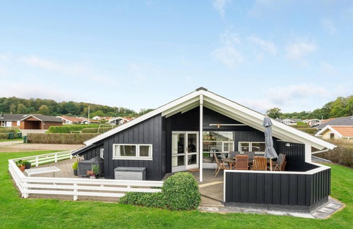 Grønninghoved Strand House | Lovely home in Sjølund with sauna