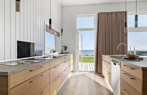 Grønninghoved Strand House | Lovely home in Sjølund with WiFi