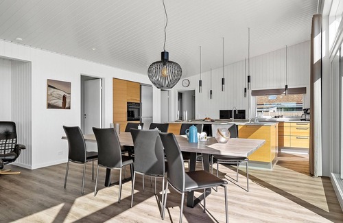 Grønninghoved Strand House | Lovely home in Sjølund with WiFi