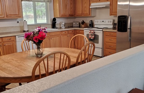 Chattaroy House | Lovely home in the country but only 5 minutes from town. 3 bedroom 2 bath .