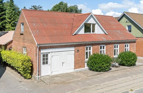 Hvidbjerg House | Lovely home in Thyholm with WiFi