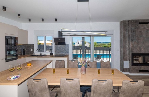 Plano House | Lovely home in Trogir with kitchen