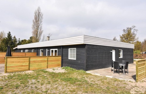 Bøtø By House | Lovely home in Væggerløse with WiFi