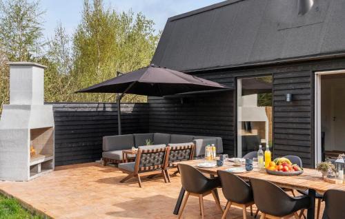 Vaeggerlose House | Lovely Home In Væggerløse With Sauna