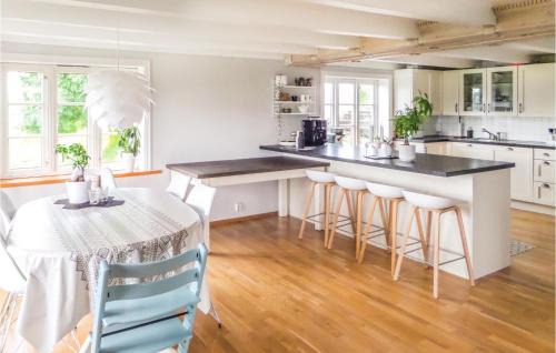 Sveio House | Lovely Home In Valevåg With Wifi