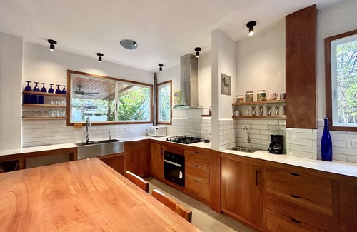 Bahia de la Academia House | Lovely Home Surrounded by Beautiful Gardens
