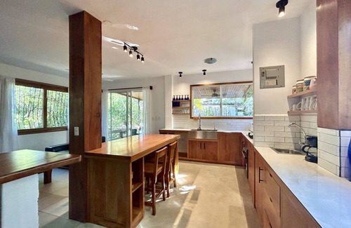 Bahia de la Academia House | Lovely Home Surrounded by Beautiful Gardens