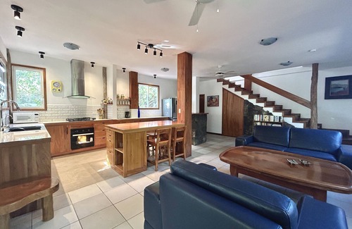 Bahia de la Academia House | Lovely Home Surrounded by Beautiful Gardens