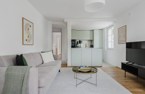 Horgen District Apartment | Lovely Horgen 3BR, 2 min to Train Station, by Blueground