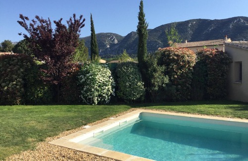 Maubec House | Lovely house at the gateway to the Luberon with private pool