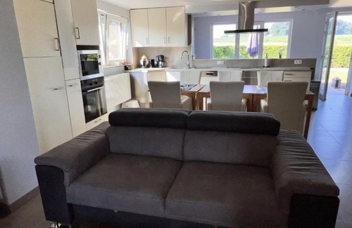 Heers Apartment | Lovely house in Heers with 2 bedrooms