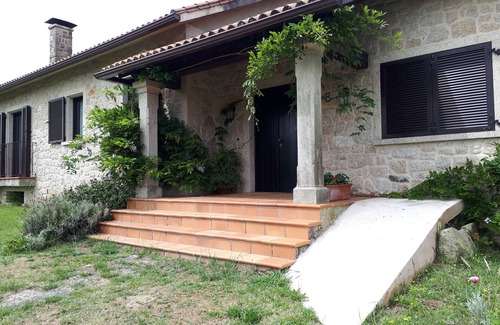 Rianxo Cottage | Lovely house, wonderfull views over the sea, free wi-fi, fireplace, bbq, garden