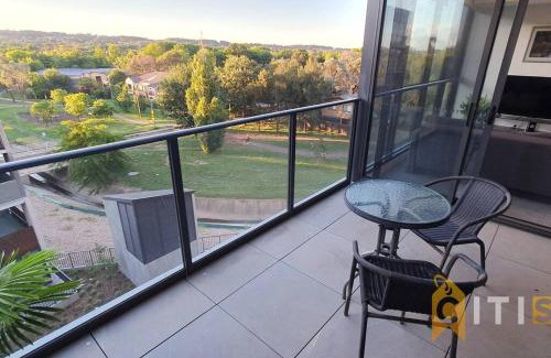 Lyneham Apartment | Lovely in Lyneham - 1bd 1bth Apt