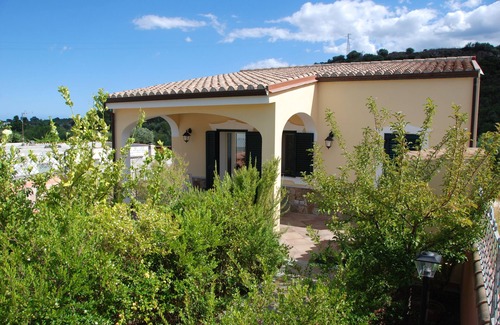 Orosei Villa | Lovely detached cottage for "total relaxation" vacation CIN: IT091063C2000Q0792