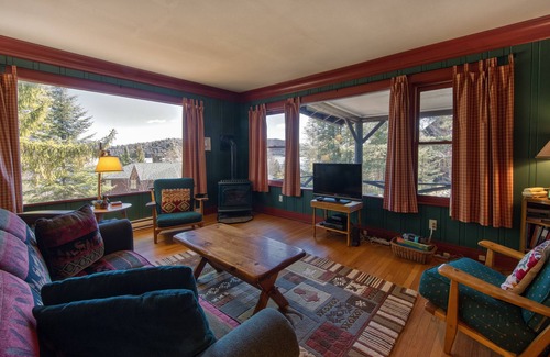 Lake Placid Cottage | Lovely Lakeview Cabin Minutes to Main Street!