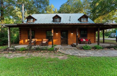 Montgomery House | Lovely log home, w/Hot Tub, AC, trails on 4.3 acres
