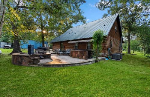 Montgomery House | Lovely log home, w/Hot Tub, AC, trails on 4.3 acres