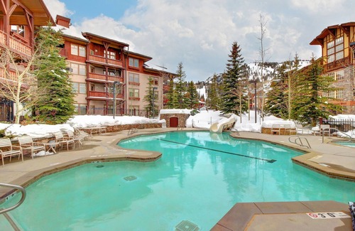 Salt Lake Mountain Resorts Condo | Lovely mountain-view condo with shared hot tub, pool & more - walk to lifts
