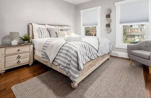 Olde Towne East House | LOVELY *NEW* 4BR IN OLDE TOWN EAST l FREE PARKING