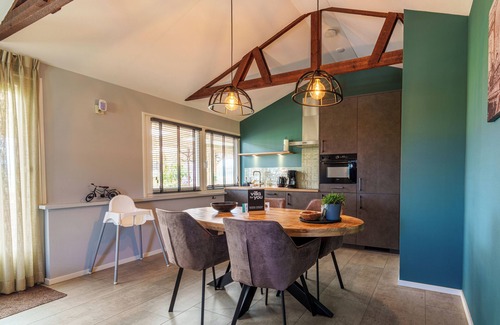 Hellendoorn House | Lovely new flat with garden and conservatory