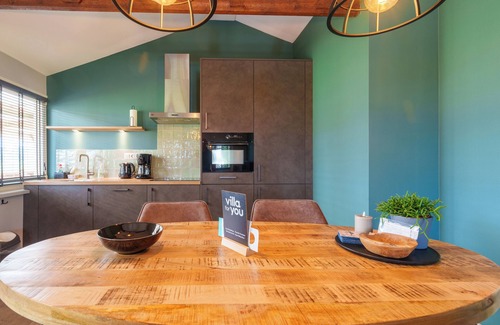 Hellendoorn House | Lovely new flat with garden and conservatory