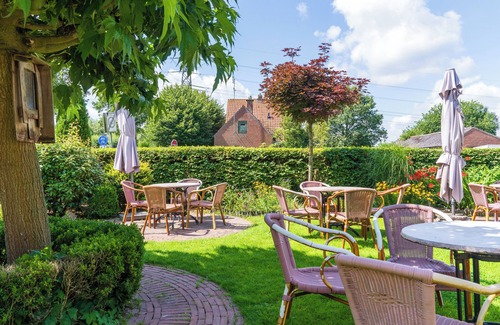 Hellendoorn House | Lovely new flat with garden and conservatory