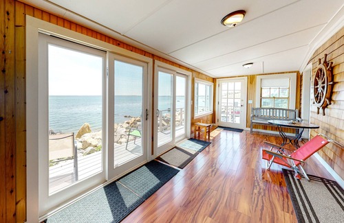 Ellisville Cottage | Lovely oceanfront cottage with deck, grill, & panoramic views