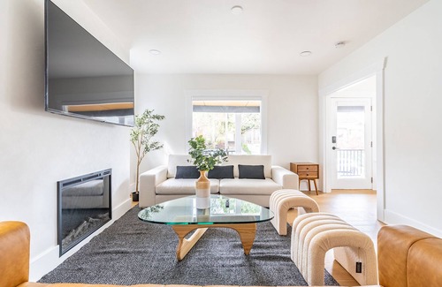 East Queen Anne House | Lovely Queen Anne Charmer 7B/4B 30day Corp Rental