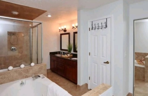 Egypt Lake-Leto House | Lovely & Spacious heated Pool home, Heart of Tampa Bay!