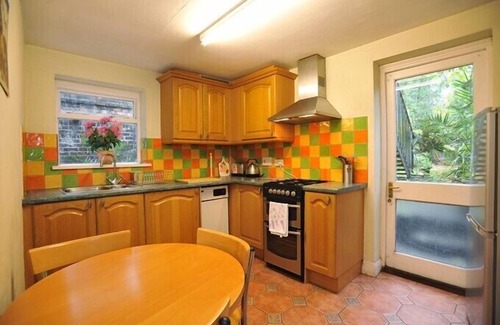 Fulham Broadway Apartment | Lovely, spacious two bedroom garden flat in central London. Awarded 4 stars.