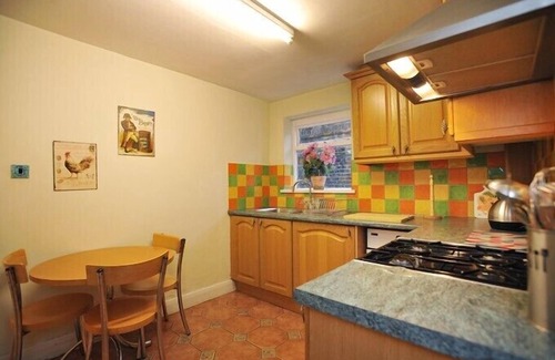 Fulham Broadway Apartment | Lovely, spacious two bedroom garden flat in central London. Awarded 4 stars.