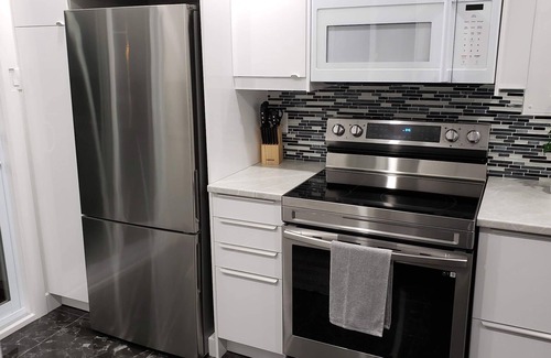 Laval-des-Rapides Apartment | Lovely sunny apartment with private entrance 5 minutes from the metro