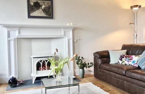 Melrose House | Lovely Townhouse with own garden overlooking the Square sleeps 2-5+ comfortably