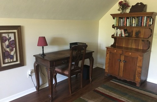Aiken House | Lovely upstairs apartment with pasture views
