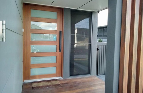 Pialba Apartment | Lovely Upstairs Apartment with Ocean Views