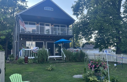 Akron Apartment | Lovely waterfront 2 bedroom apartment
