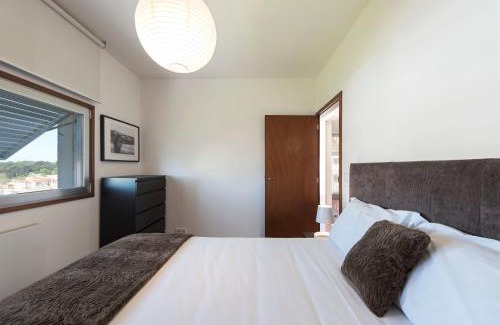 Lordelo do Ouro e Massarelos Apartment | LovelyStay - Casas Brancas - Modern Apartment with Balcony & free private parking