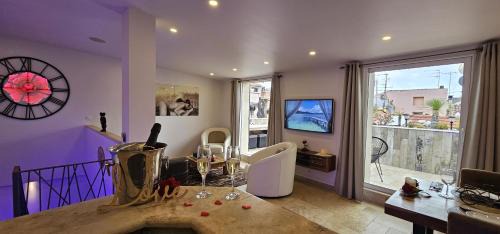 Hyeres City Centre Hotel | Loveroom La Garçonn'Hyères