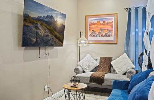 Central Oklahoma City Apartment | Loveshack near the Plaza Districtnn