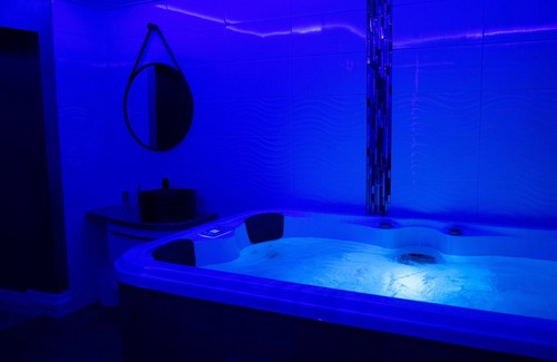 Lannion Apartment | Lovin'Room Romantic Suite with private Jacuzzi