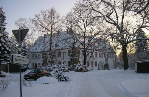 Arzberg Apartment | Lovingly renovated mansion with 6 one-room apartments in a quiet location
