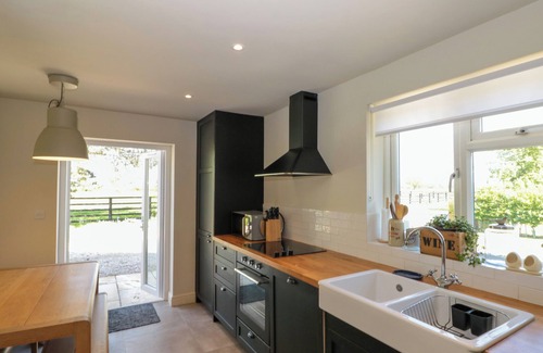 Scawton House | LOW GROUNDS COTTAGE, pet friendly, with open fire in Helmsley